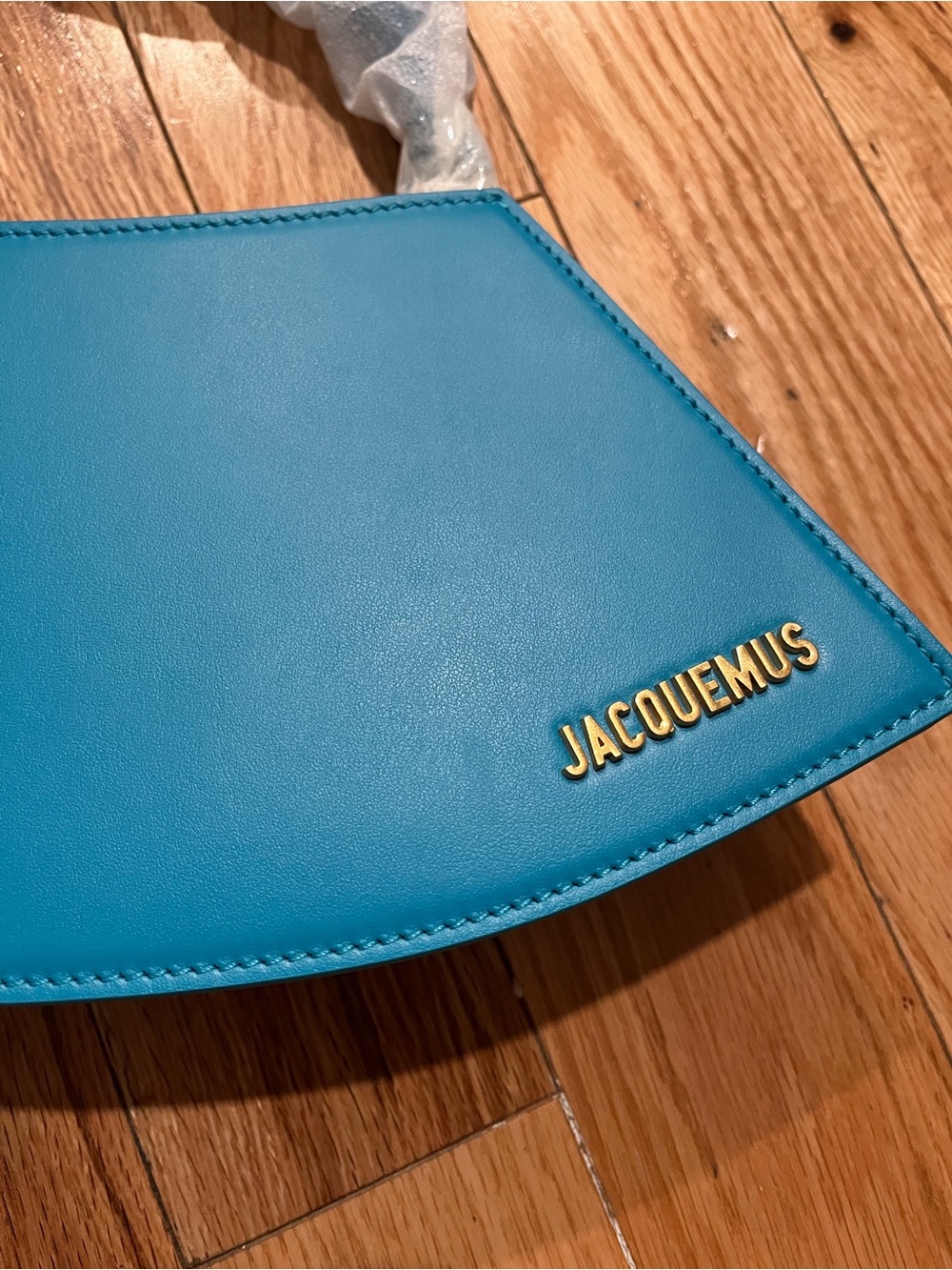 JACQUEMUS
Smooth Calfskin La Vague Turquoise - Picture 2 of 10